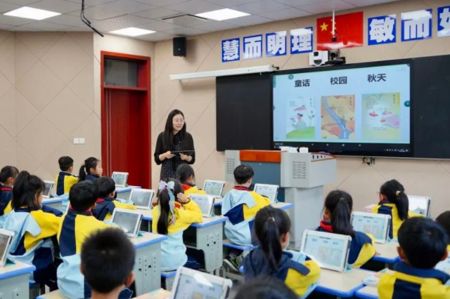 讲堂变得互动性明显增强大家的学习积极性也被充分调动起来了